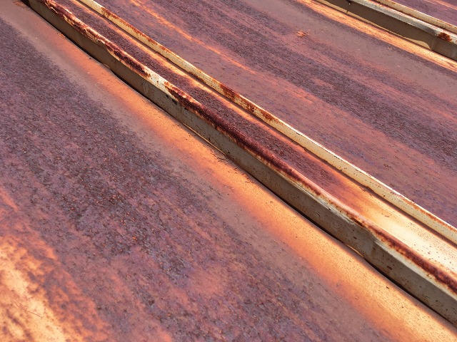 定期塗装が推奨される金属屋根